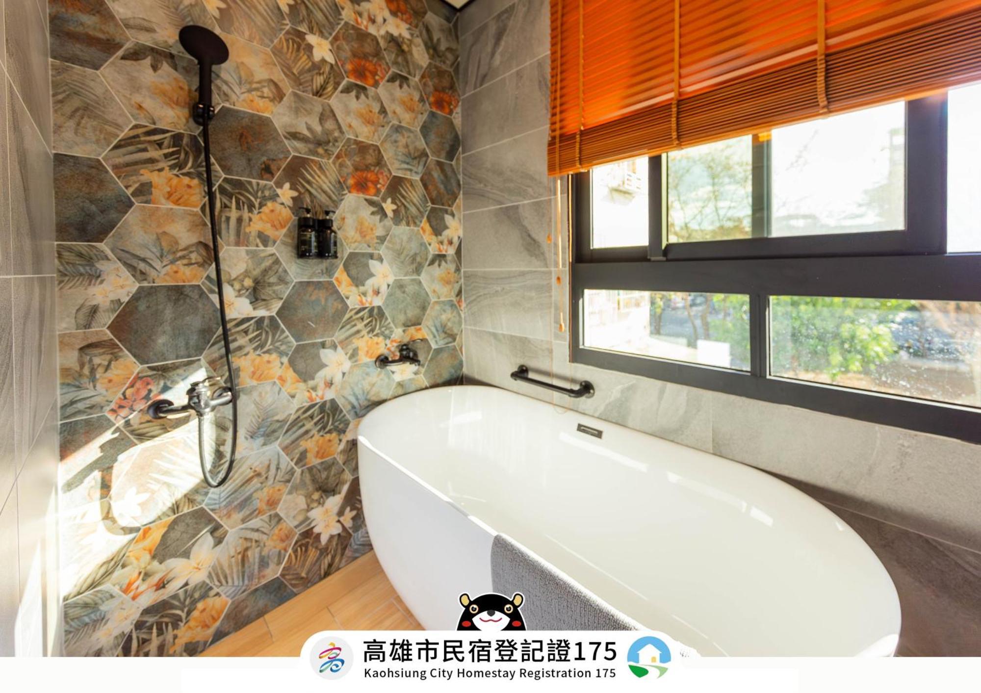 Ez Stay Yancheng Kaohsiung Exterior photo